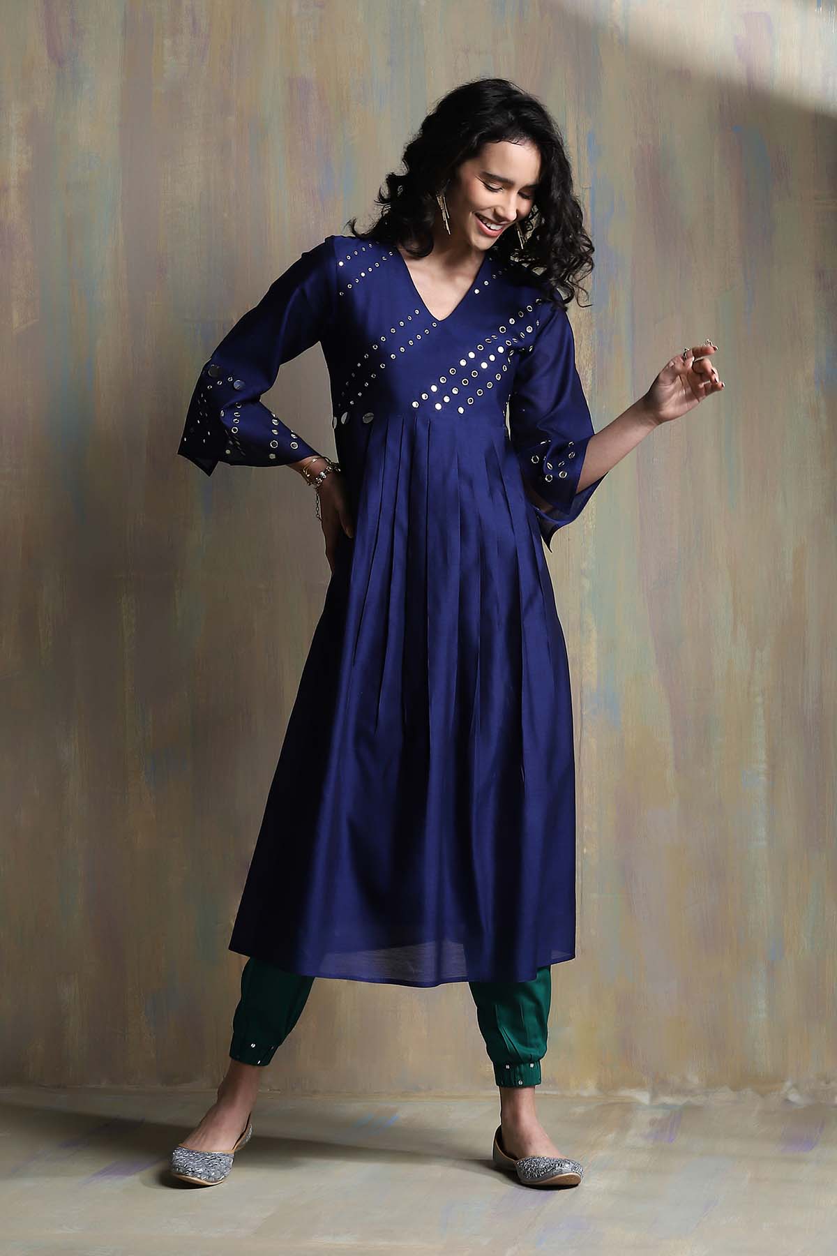 Multicolor V-Neck Kurta Set