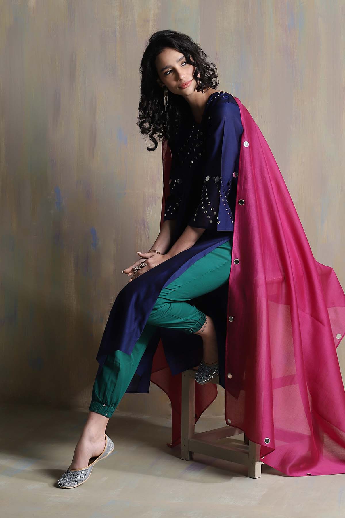 Buy Multicolor V-Neck Kurta Set Online