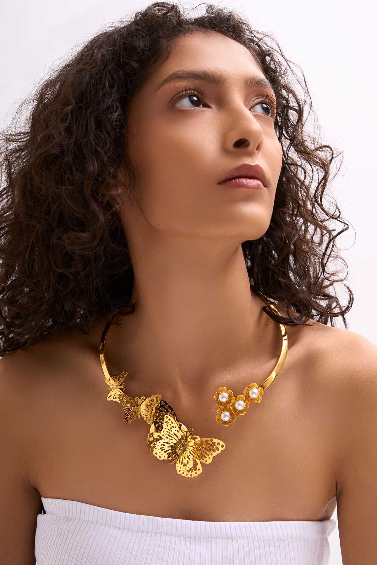 Buy RUHHEITE Pearl Floret Necklace For Women by Esme Available Online at ScrollnShops