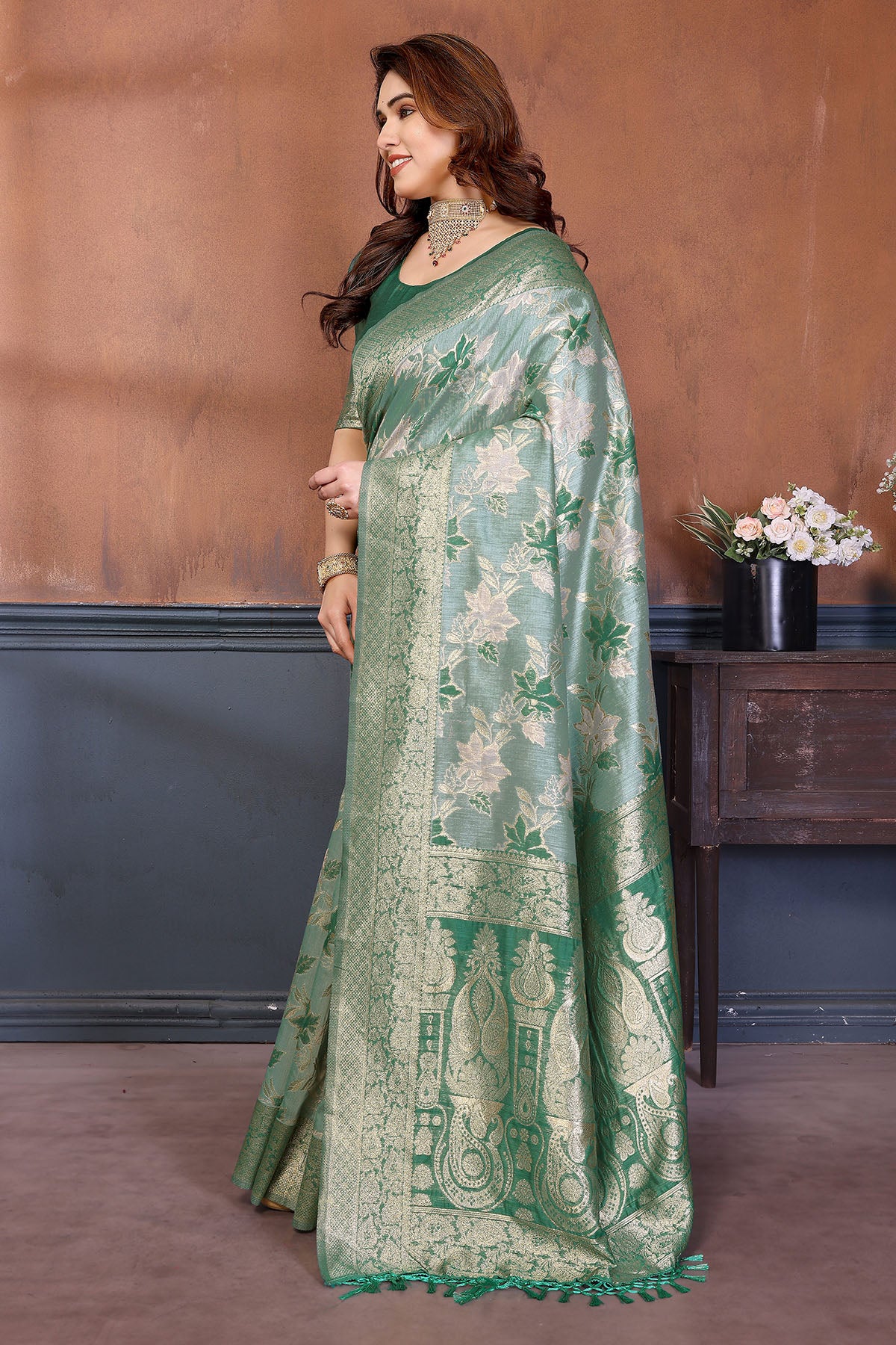 Rama Zari Weaving Tassel Saree