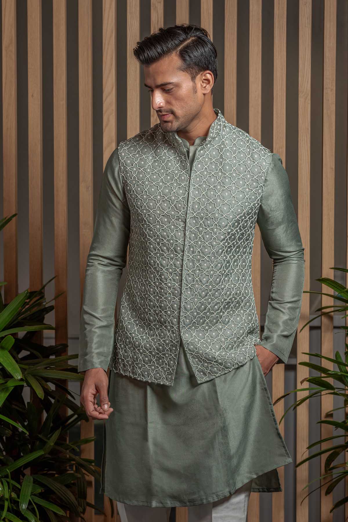Sleeveless Bandi & Kurta Set