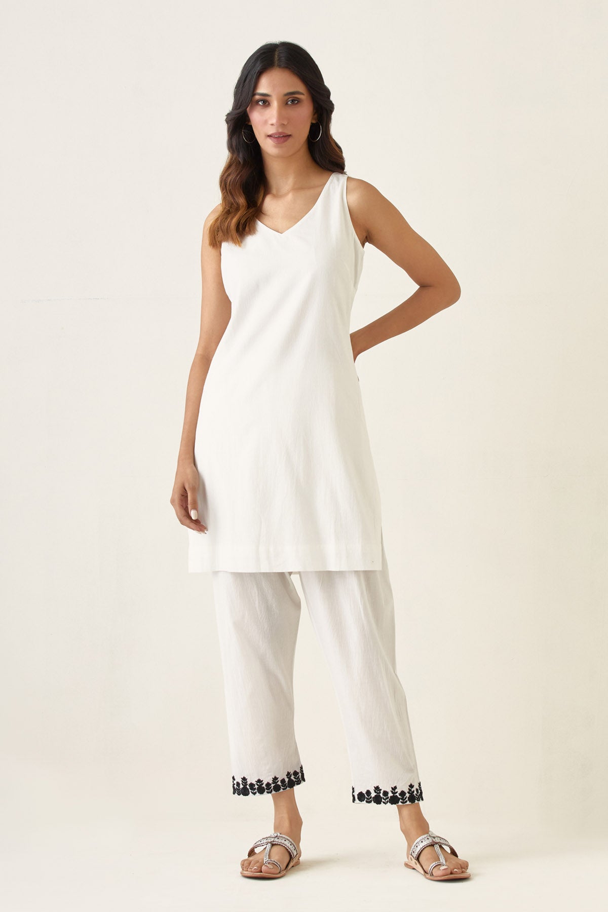 Sleeveless White Short Kurta Set