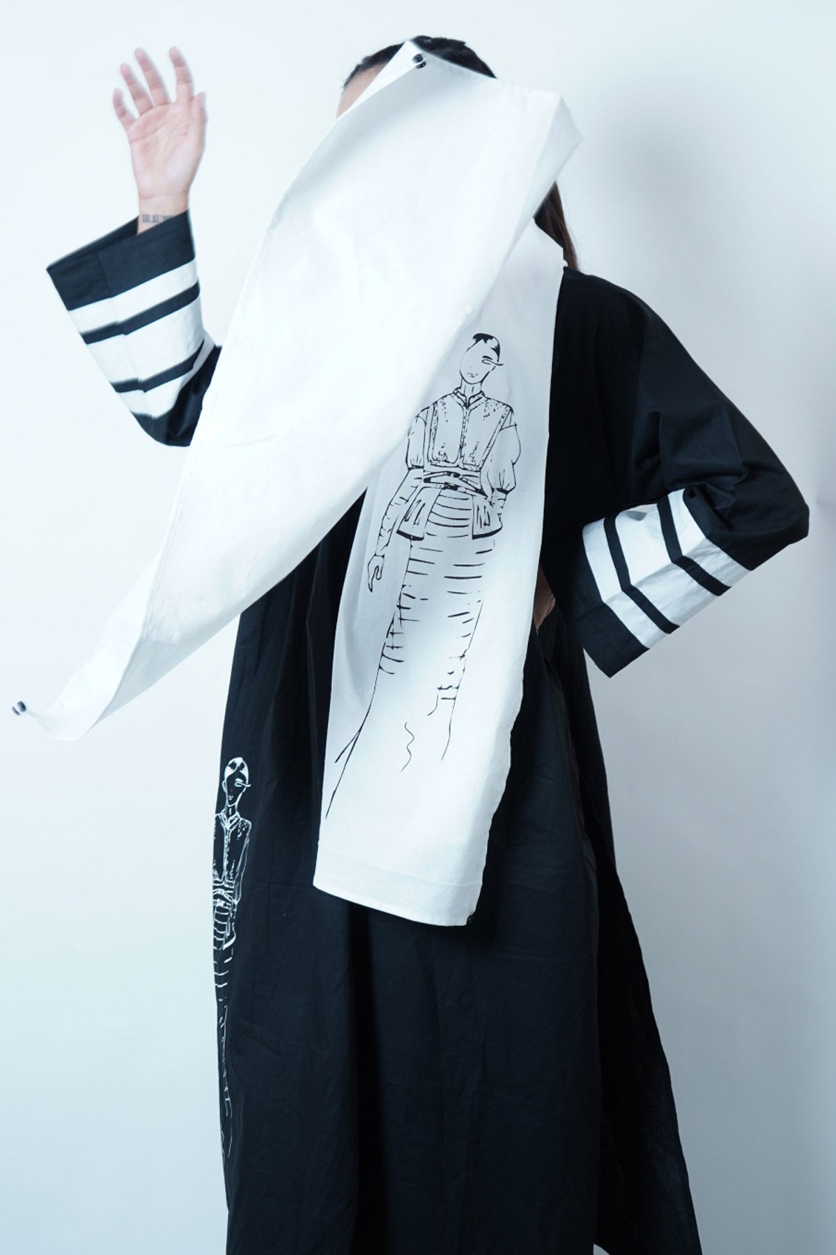 White Art Detail Mulmul Scarf