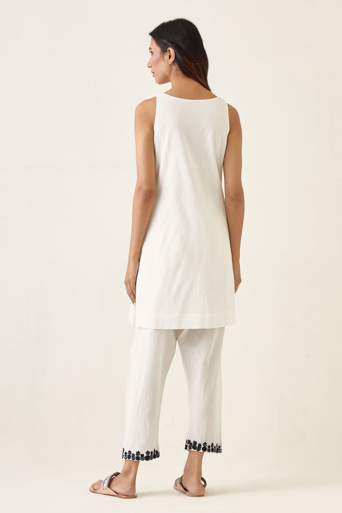 White Sleeveless Short Kurta Set