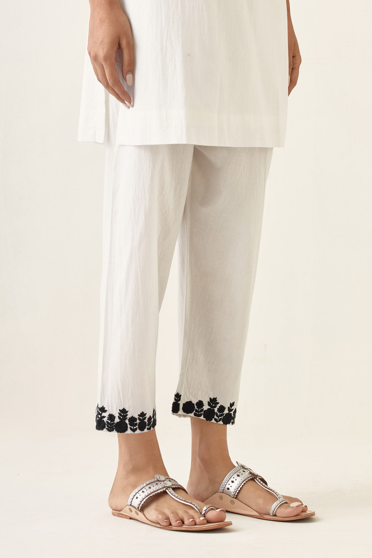 White Sleeveless Short Kurta Set