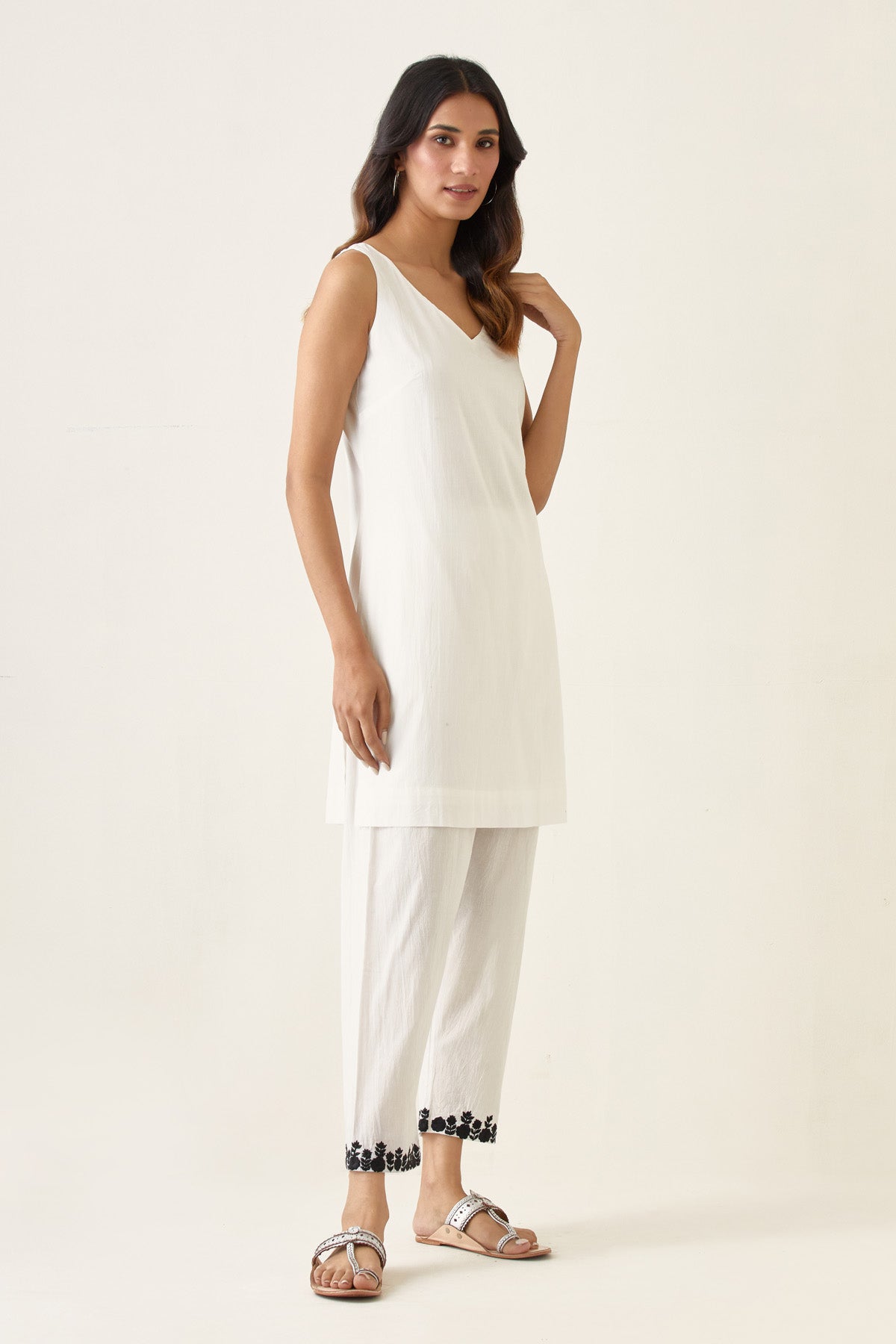 White Sleeveless Short Kurta Set