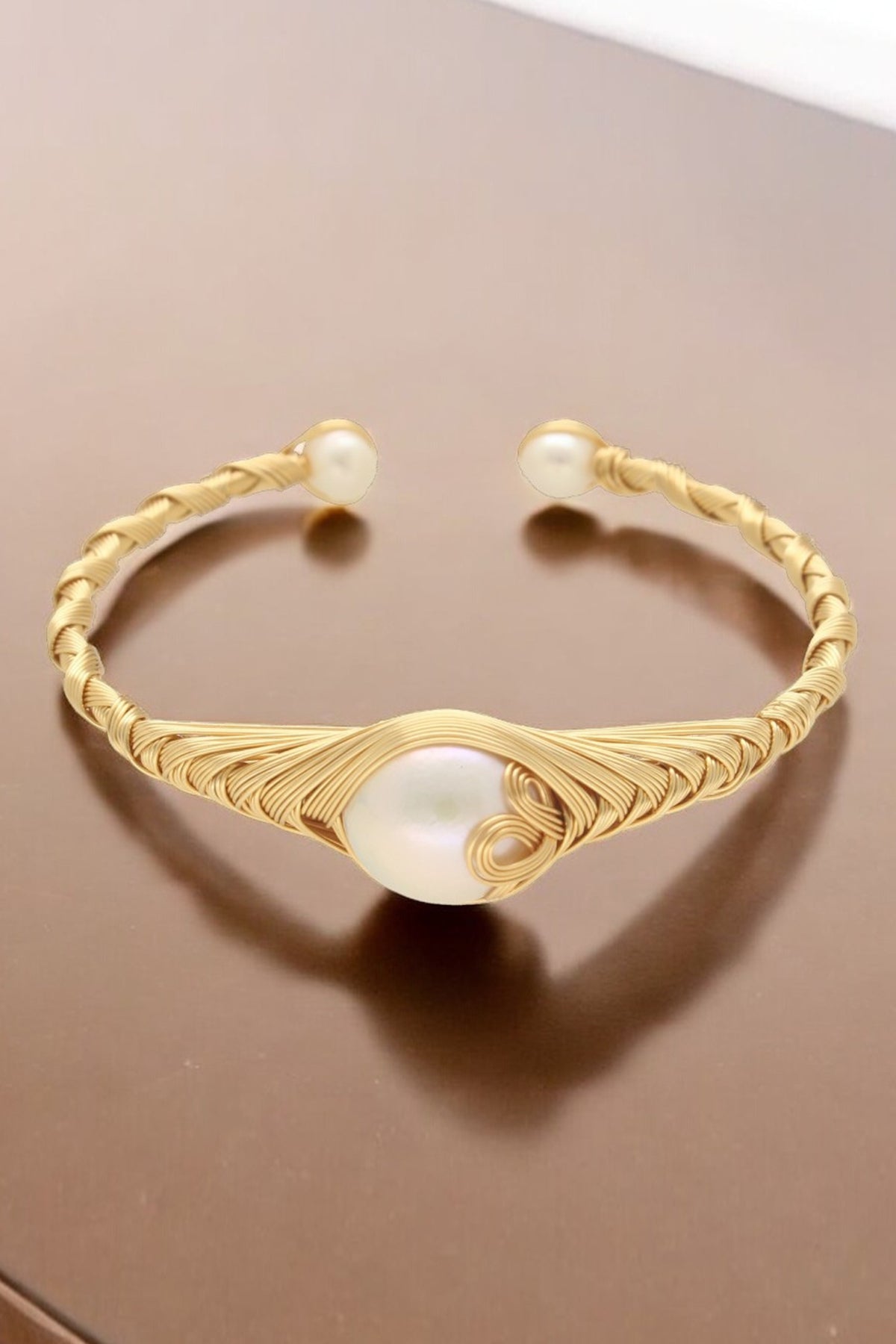 White Alloy Freshwater Bracelet