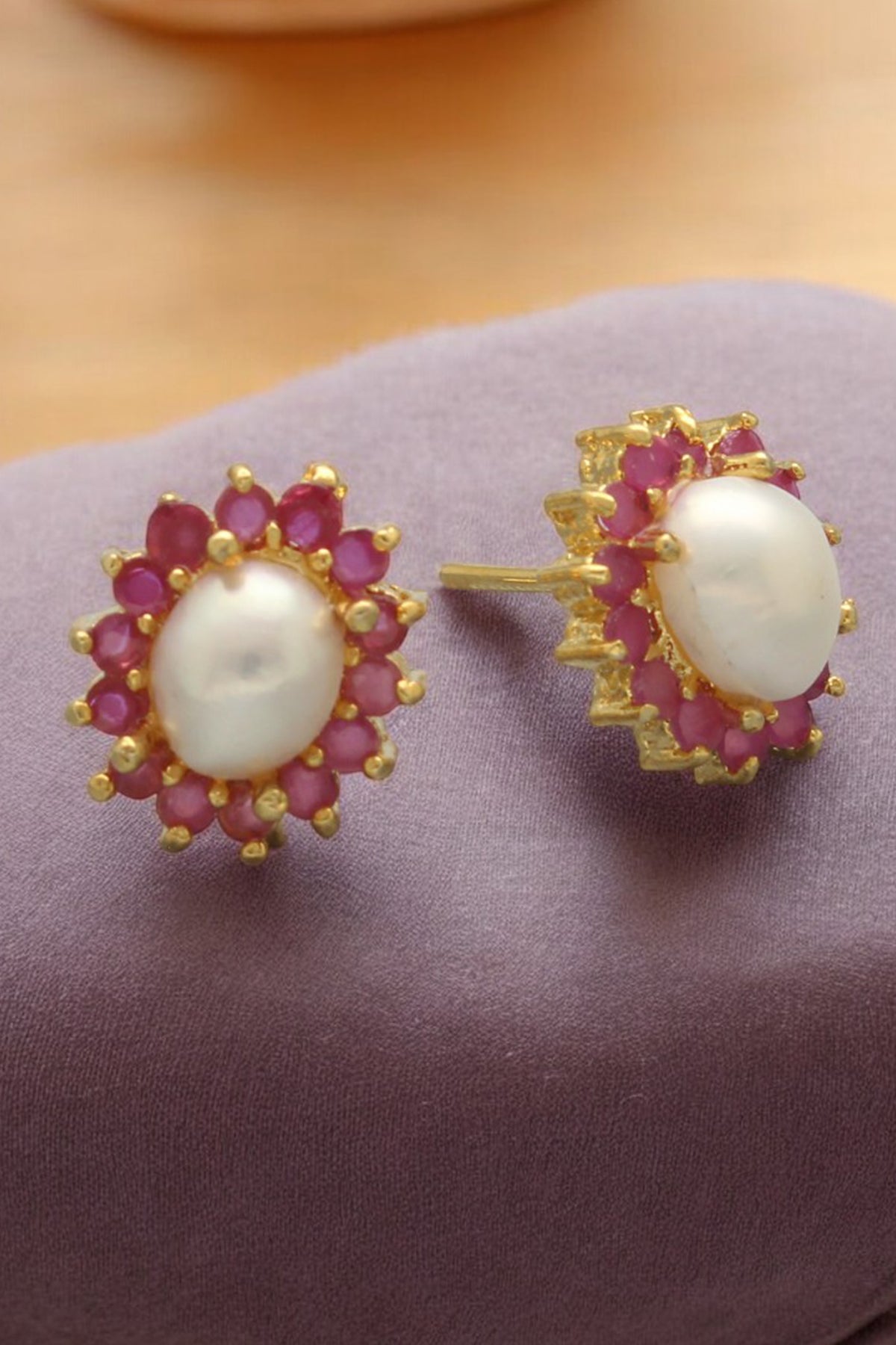 White Alloy Oval Pearl Earring