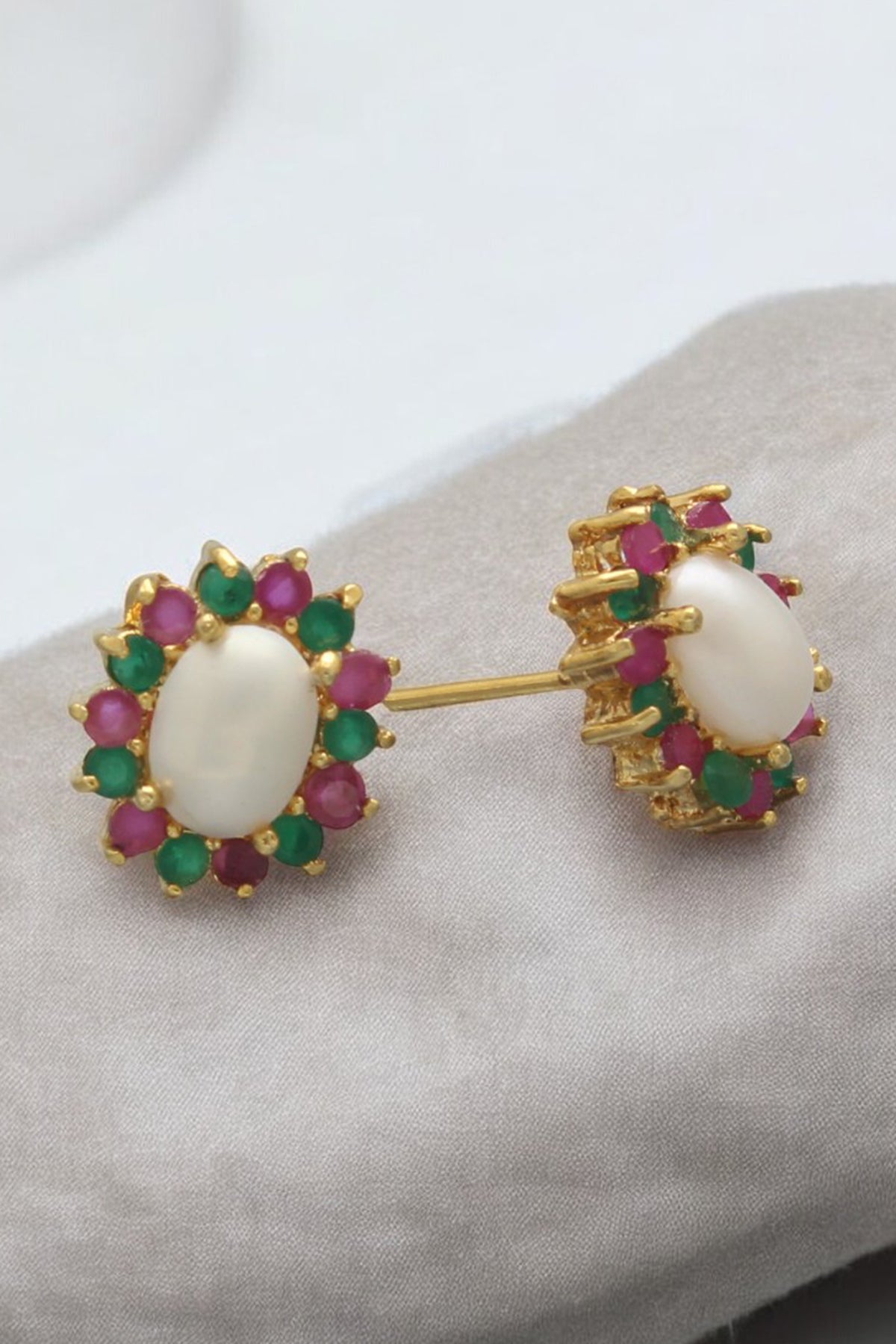 White Alloy Oval Pearl Earring