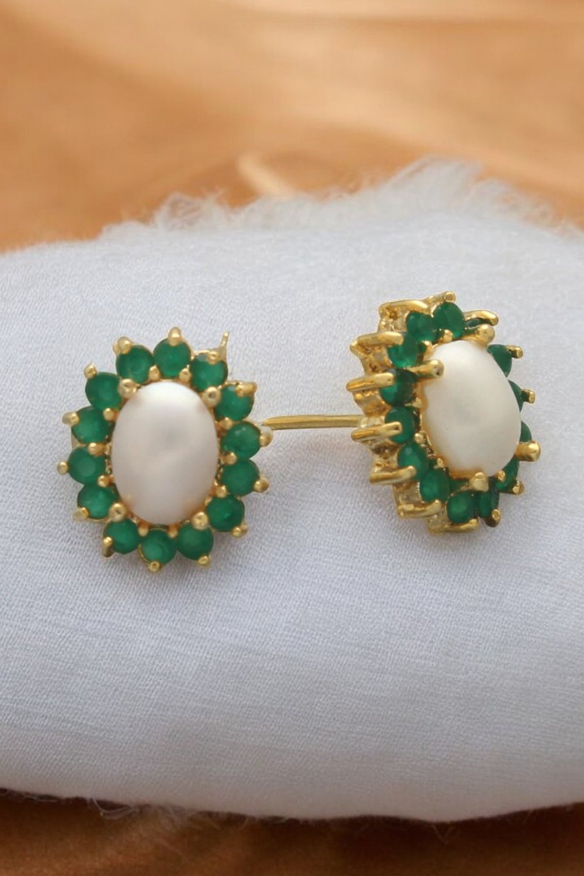 White Alloy Oval Pearl Earring
