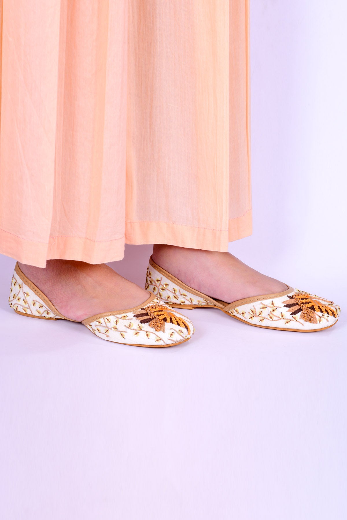 White Bird Embroidered Jutti