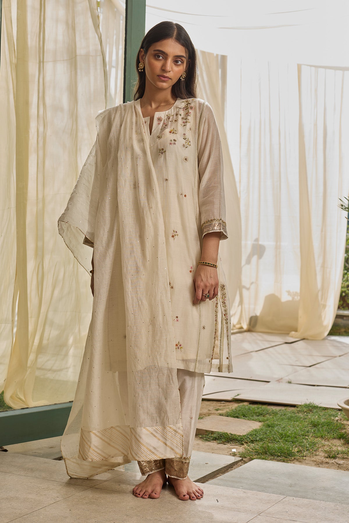 White Floral Thread Kurta Set