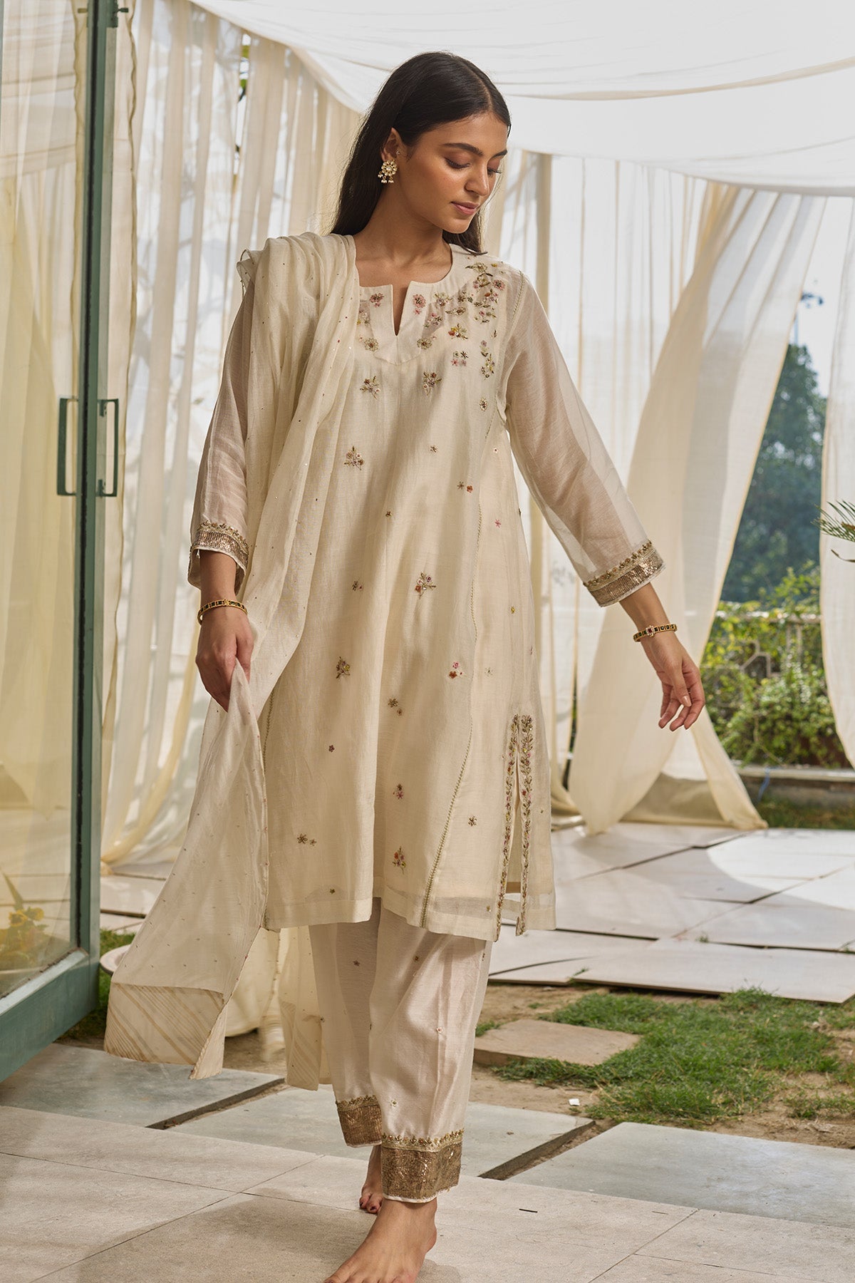 Buy White Floral Thread Kurta Set by Rhua for Women online at ScrollnShops