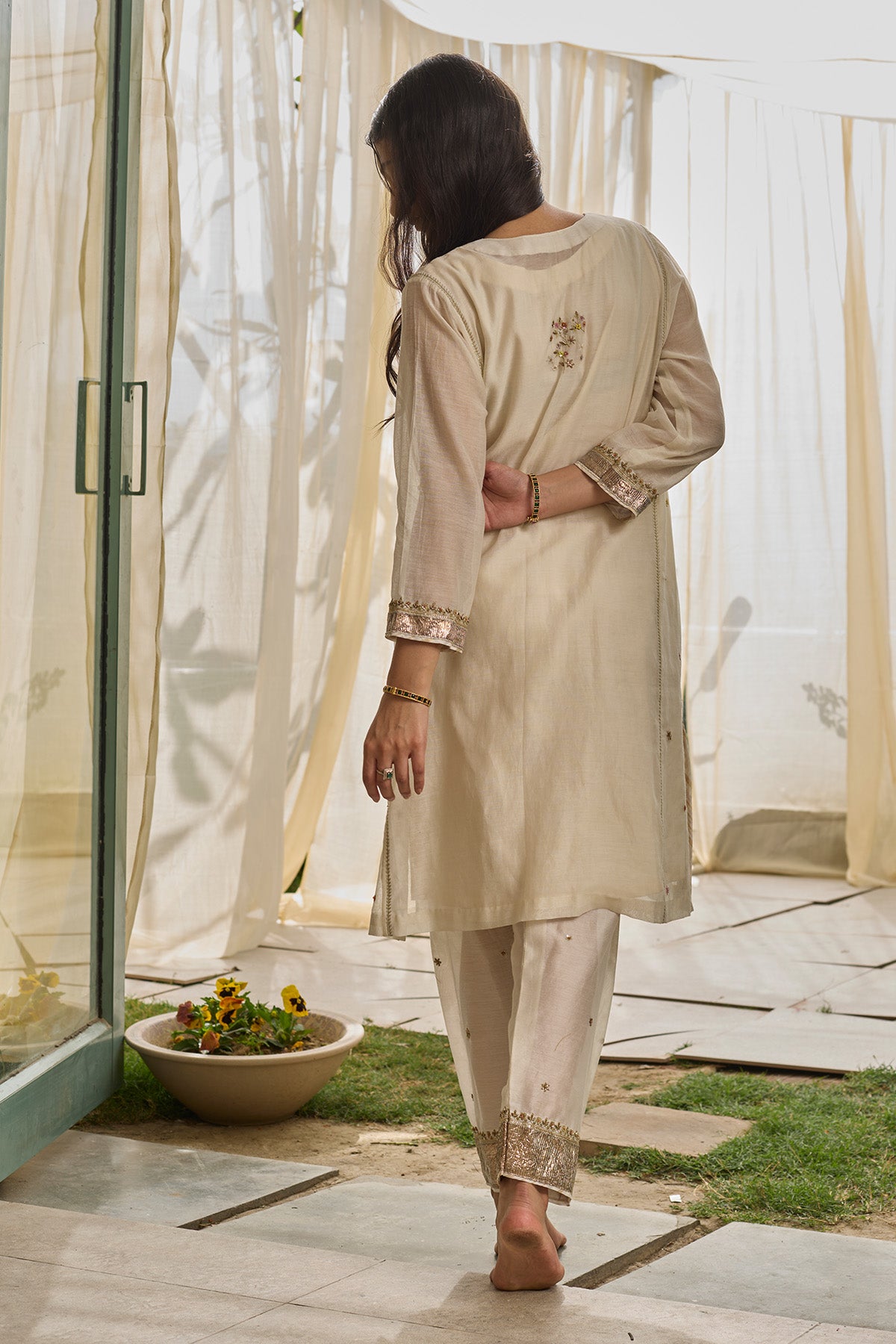 White Floral Thread Kurta Set