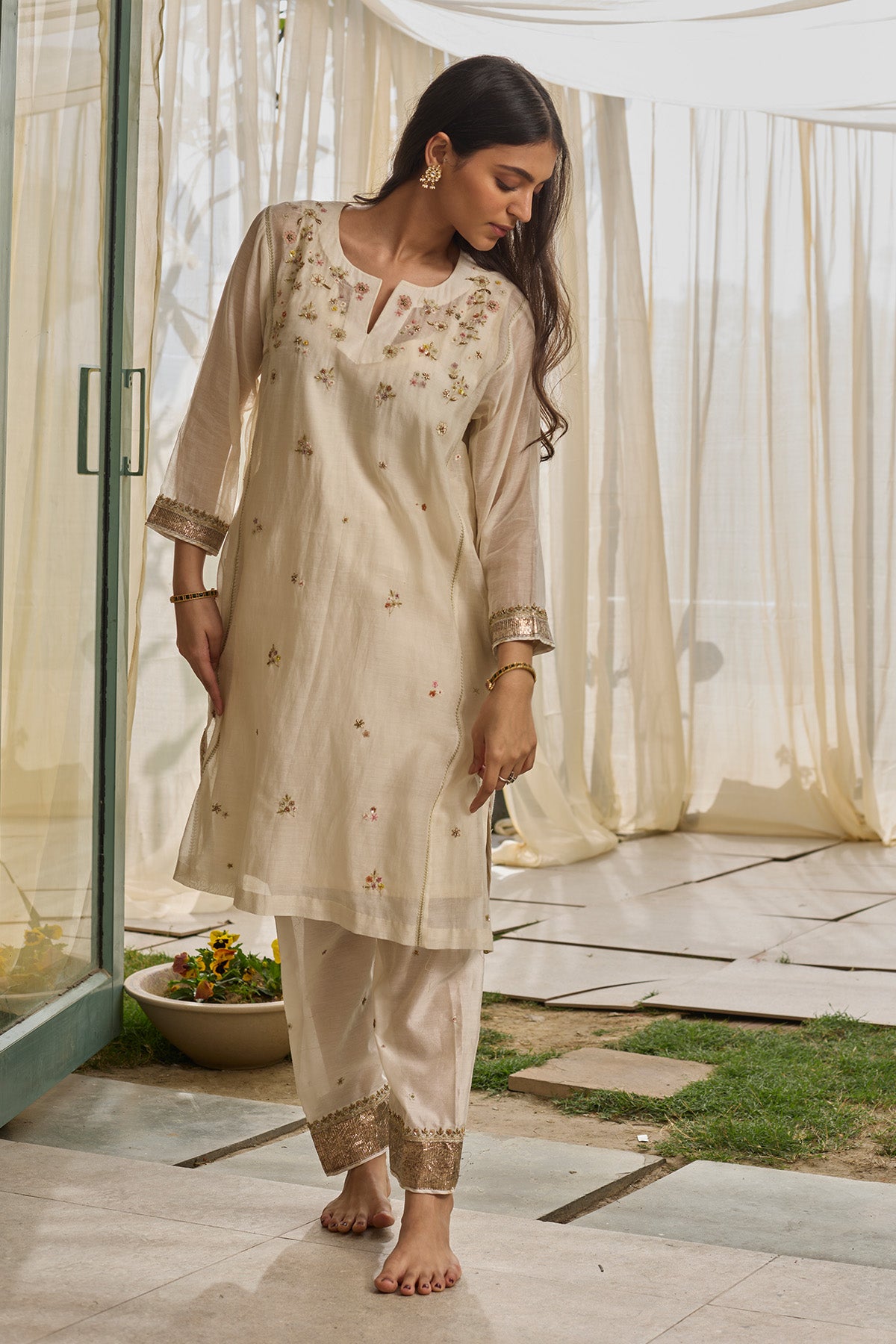 White Floral Thread Kurta Set