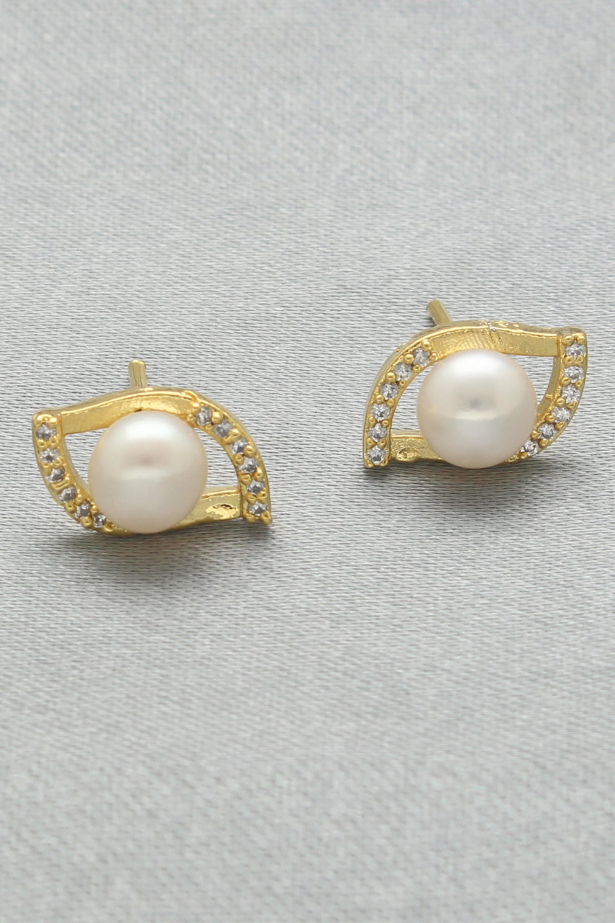 White Freshwater Pearl Earring