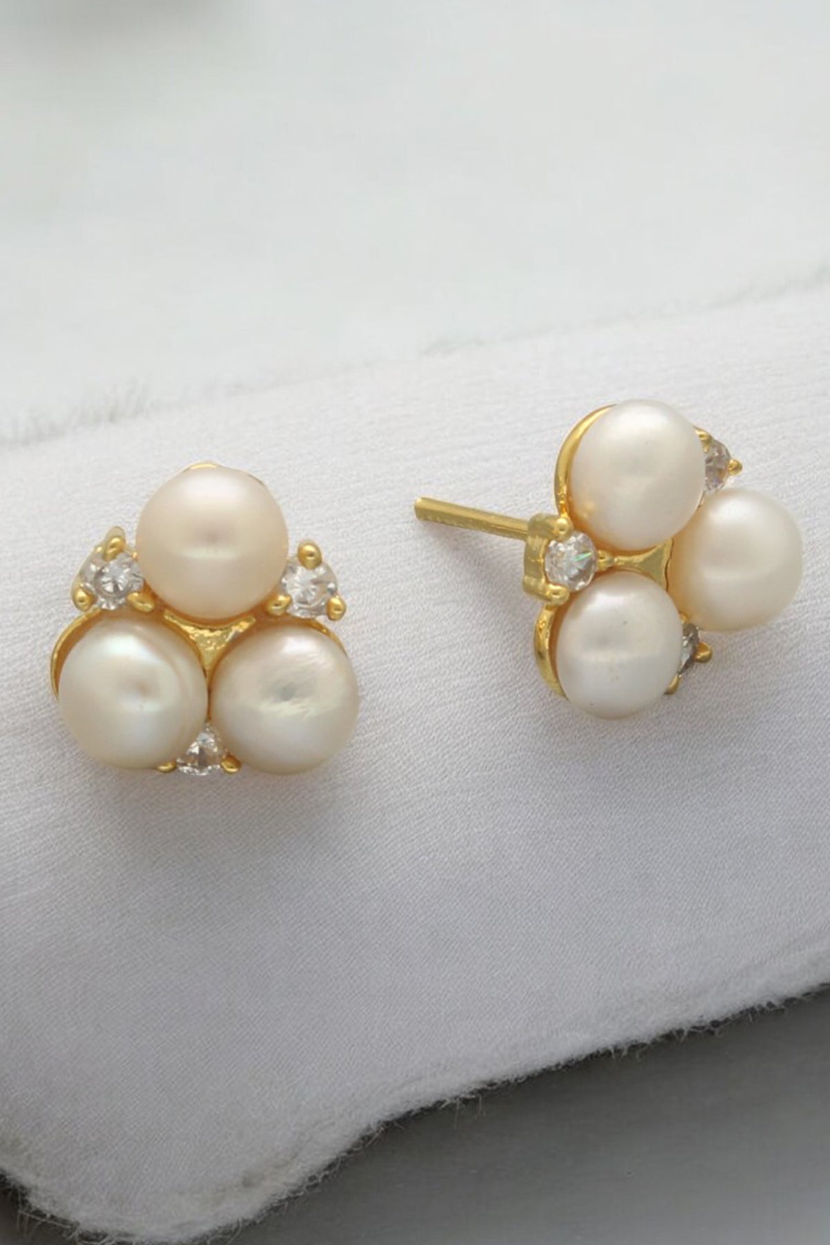 White Freshwater Pearl Earring