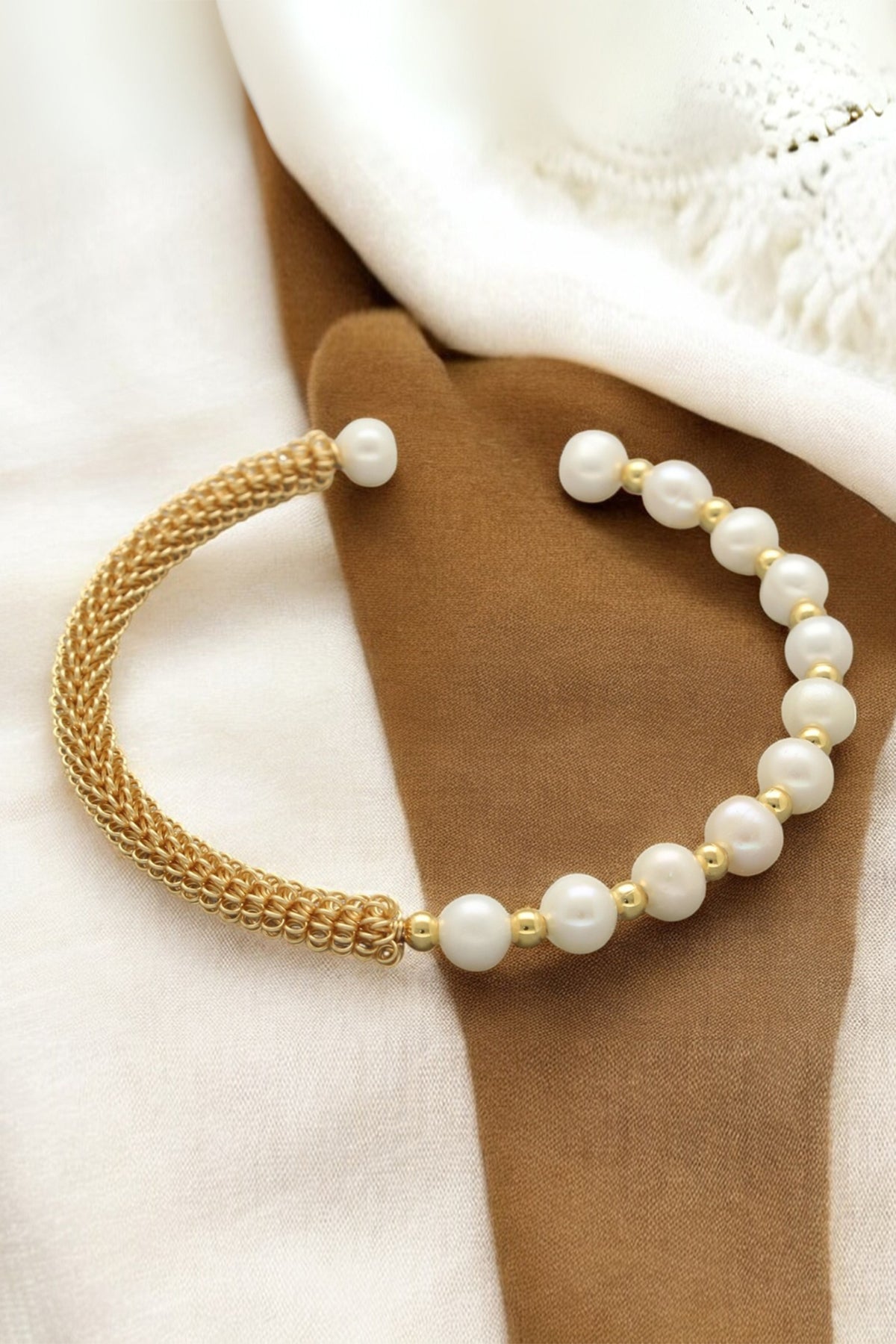 White Freshwater Round Bracelet