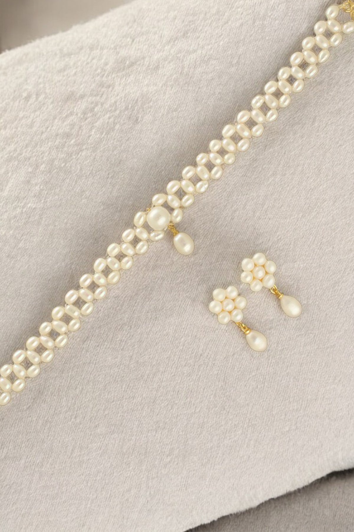White Oval Shaped Choker Set
