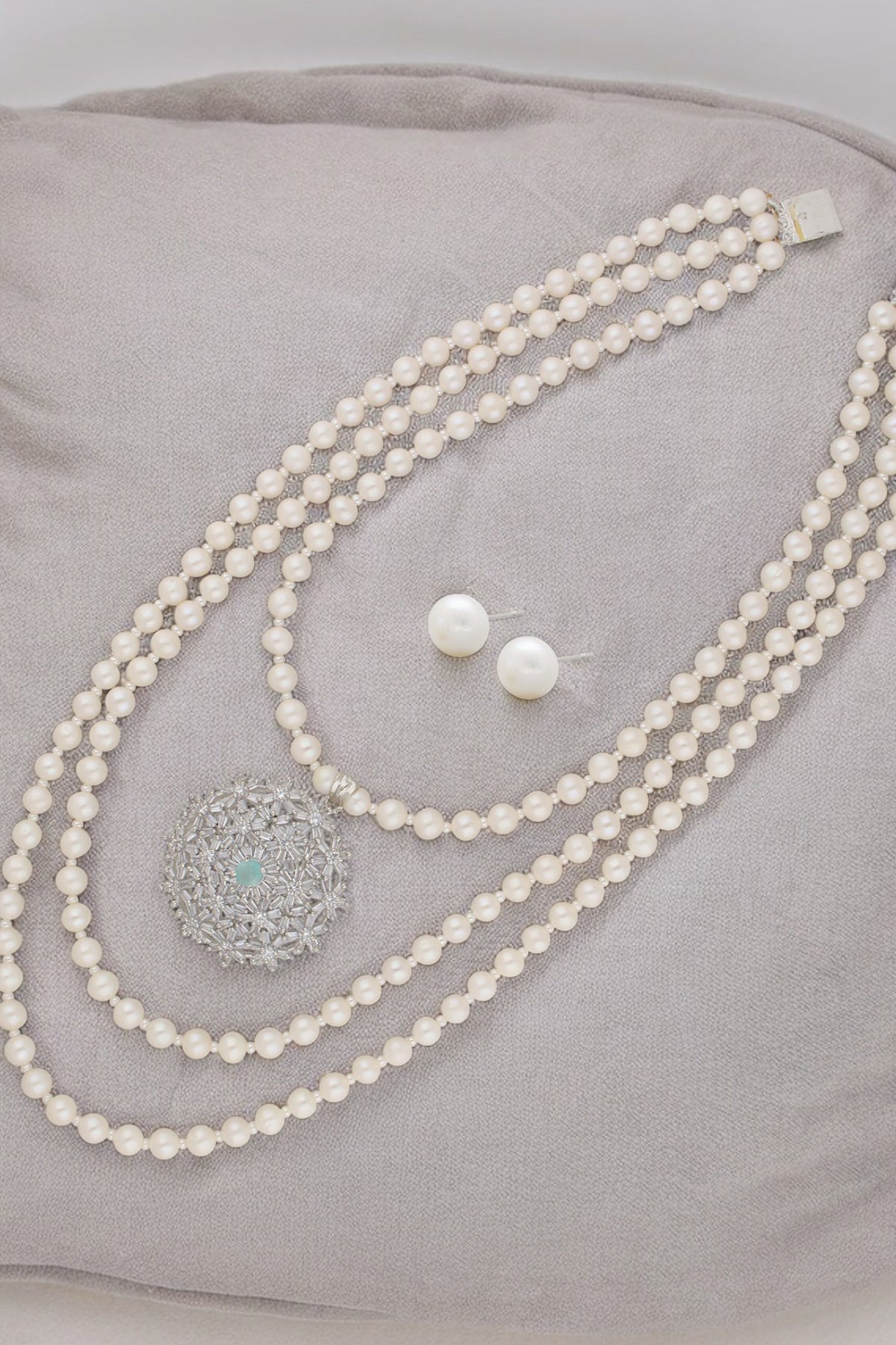 White Round Pearl Necklace Set