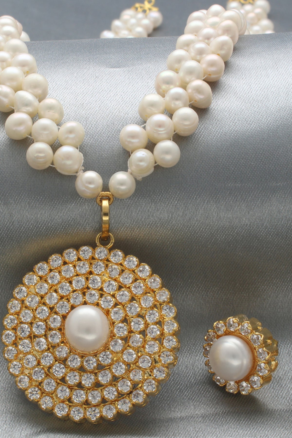 Yellow And White Jewellery Set