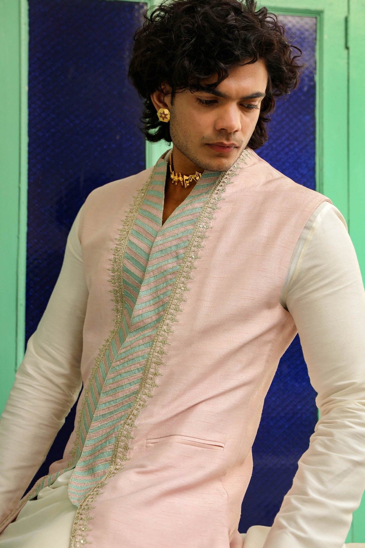 Zari Sequins Embroidered Bundi