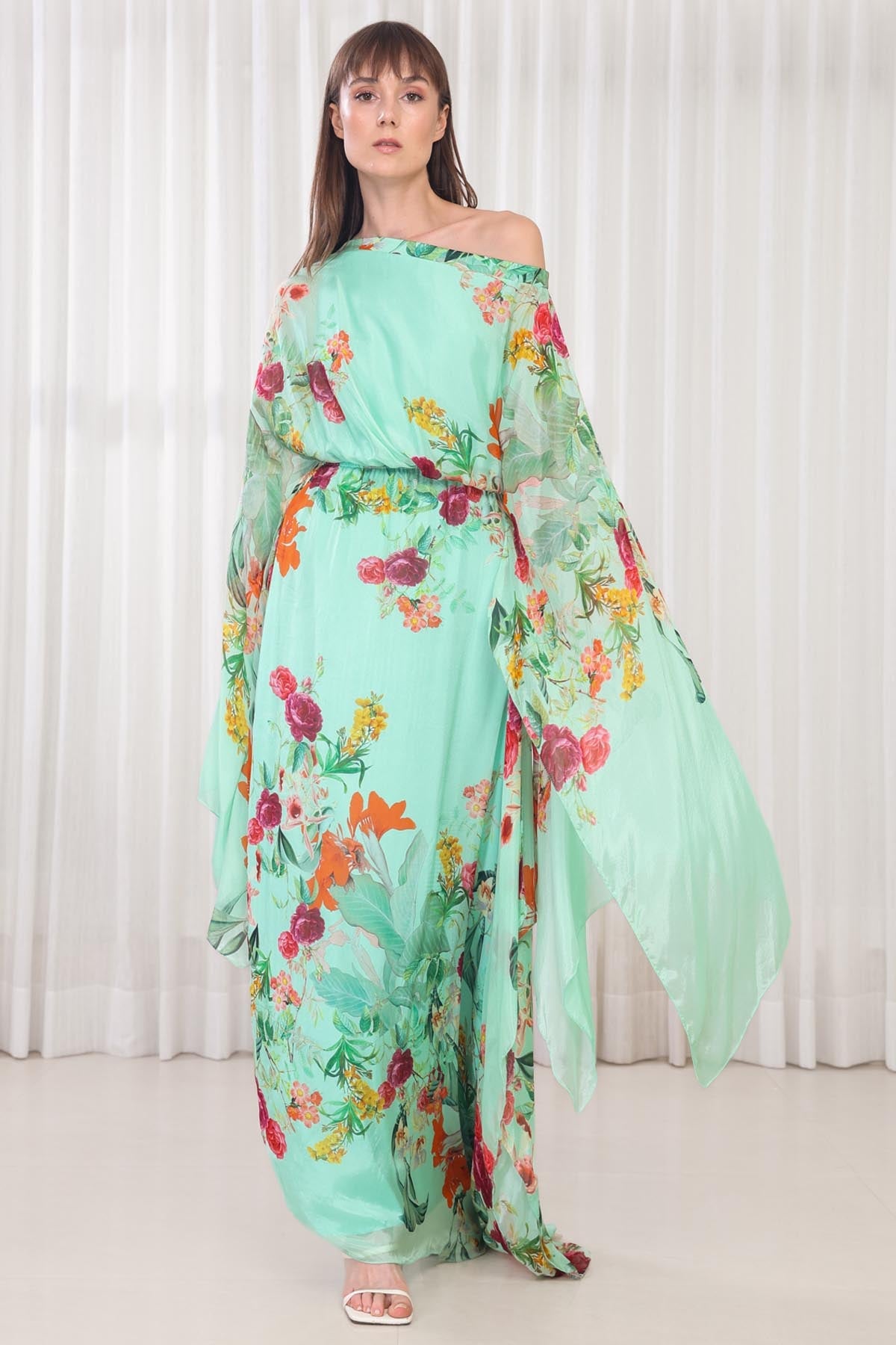 Buy Dahlia Bouquet Printed Kaftan by Mandira Wirk