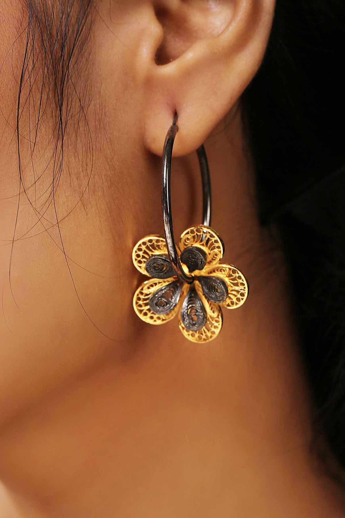 Black & Gold Filigree Flower Balis