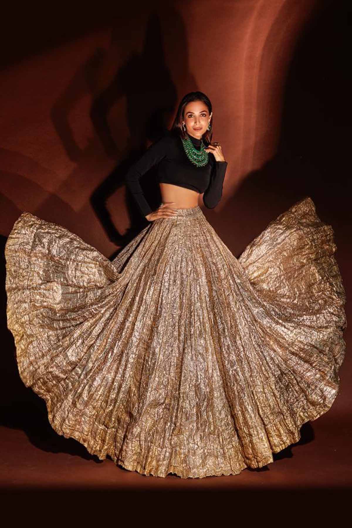 Buy ITRH, Designer Gherdar Zardozi Crinkled Lehenga Set Online