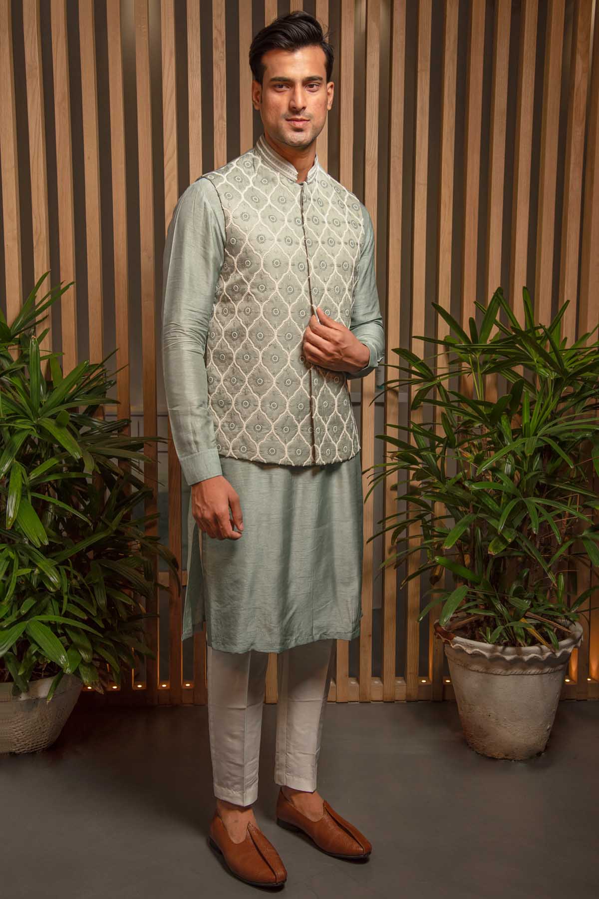 Buy Mughal Bandi & Kurta Set Online