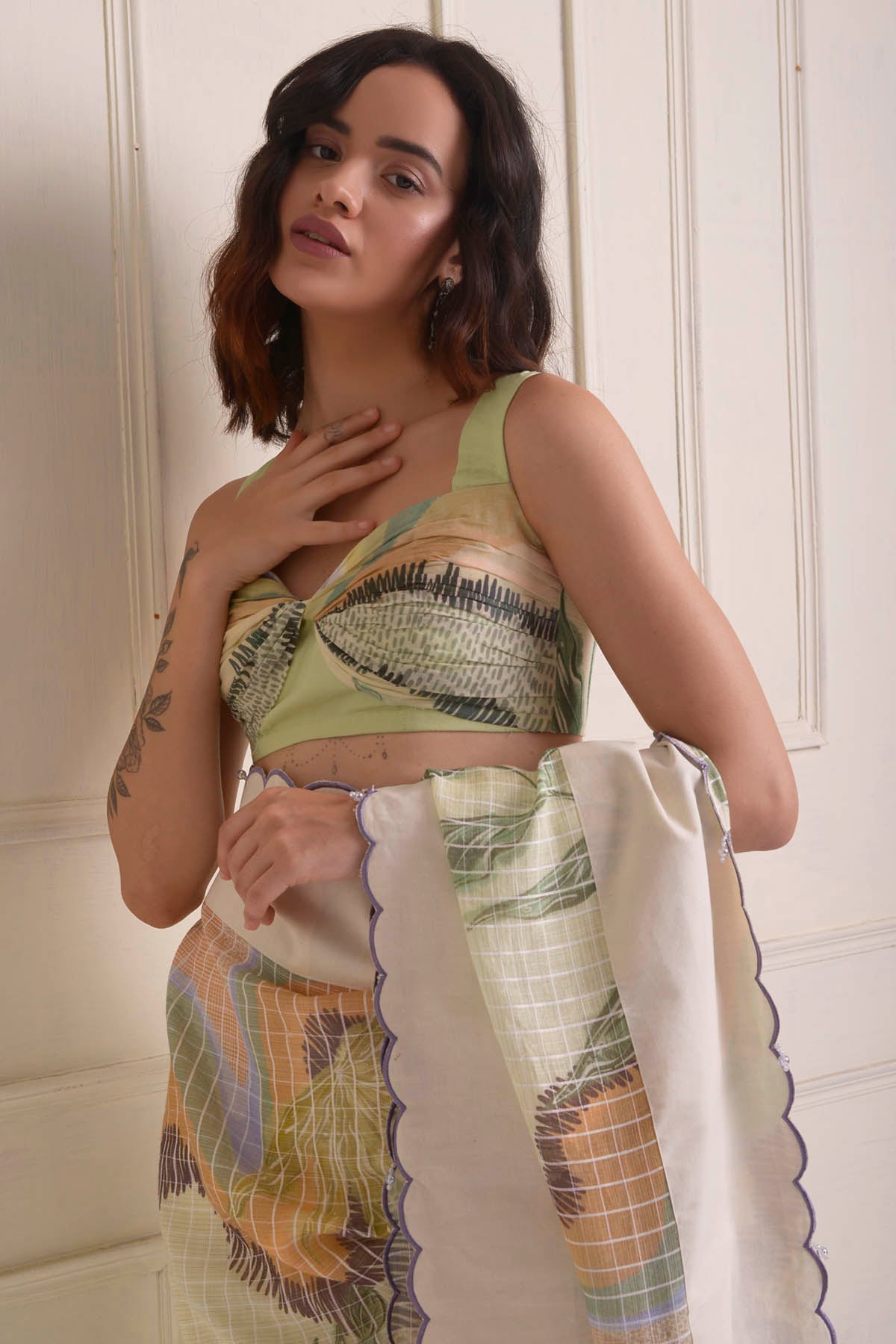 Solid Scalloped Border Saree