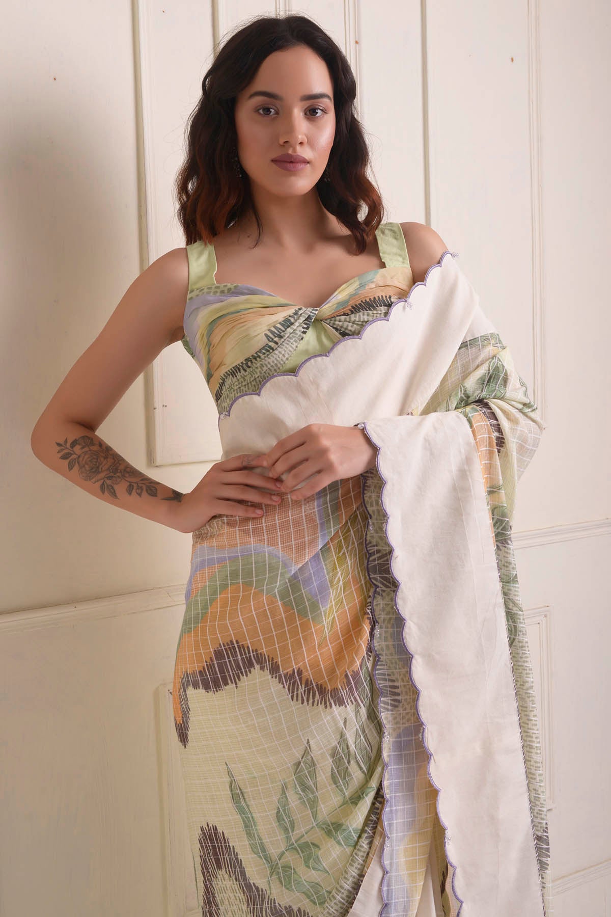 Solid Scalloped Border Saree