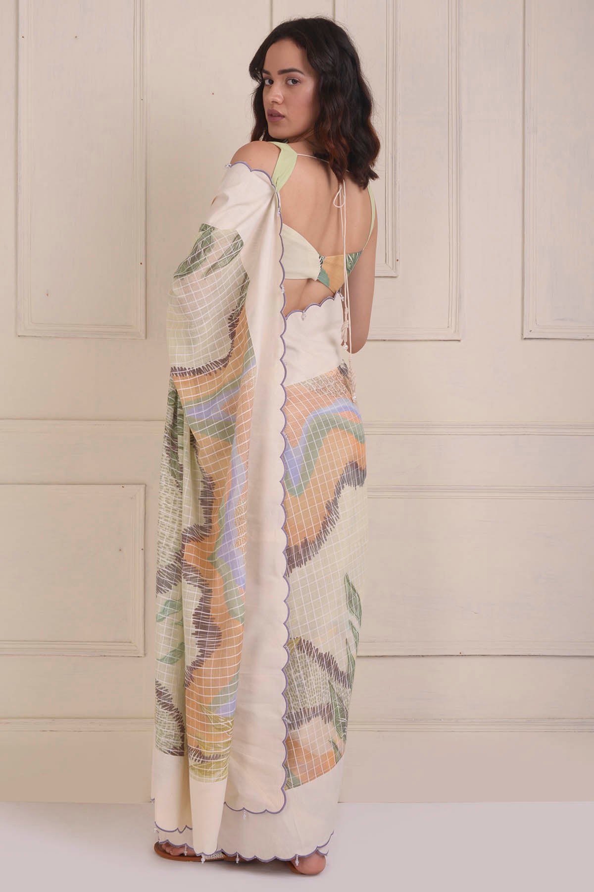 Solid Scalloped Border Saree