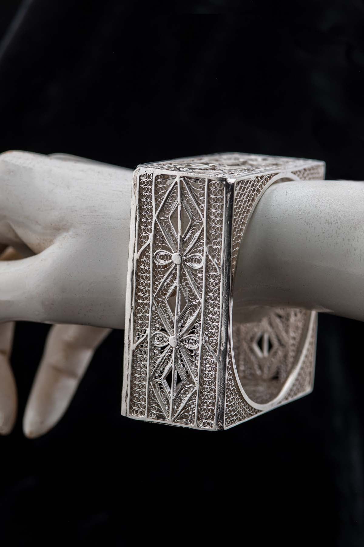 Handcrafted Filigree Work Bangle