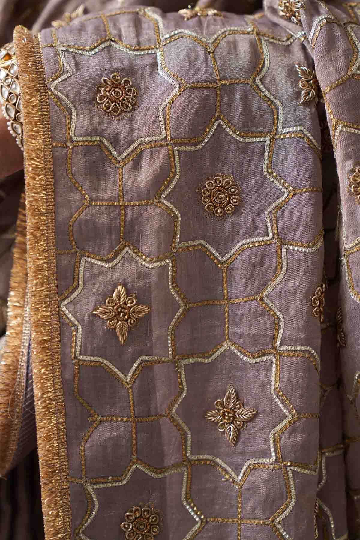 Handwoven Ari Zardosi Saree
