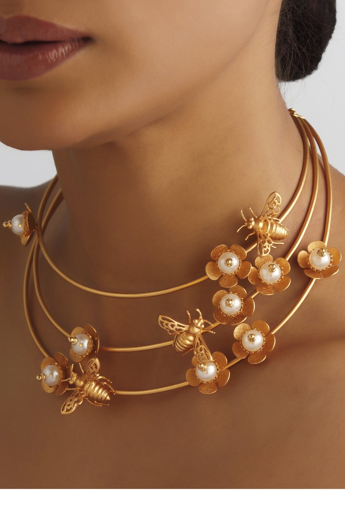 Bees Huddle Choker
