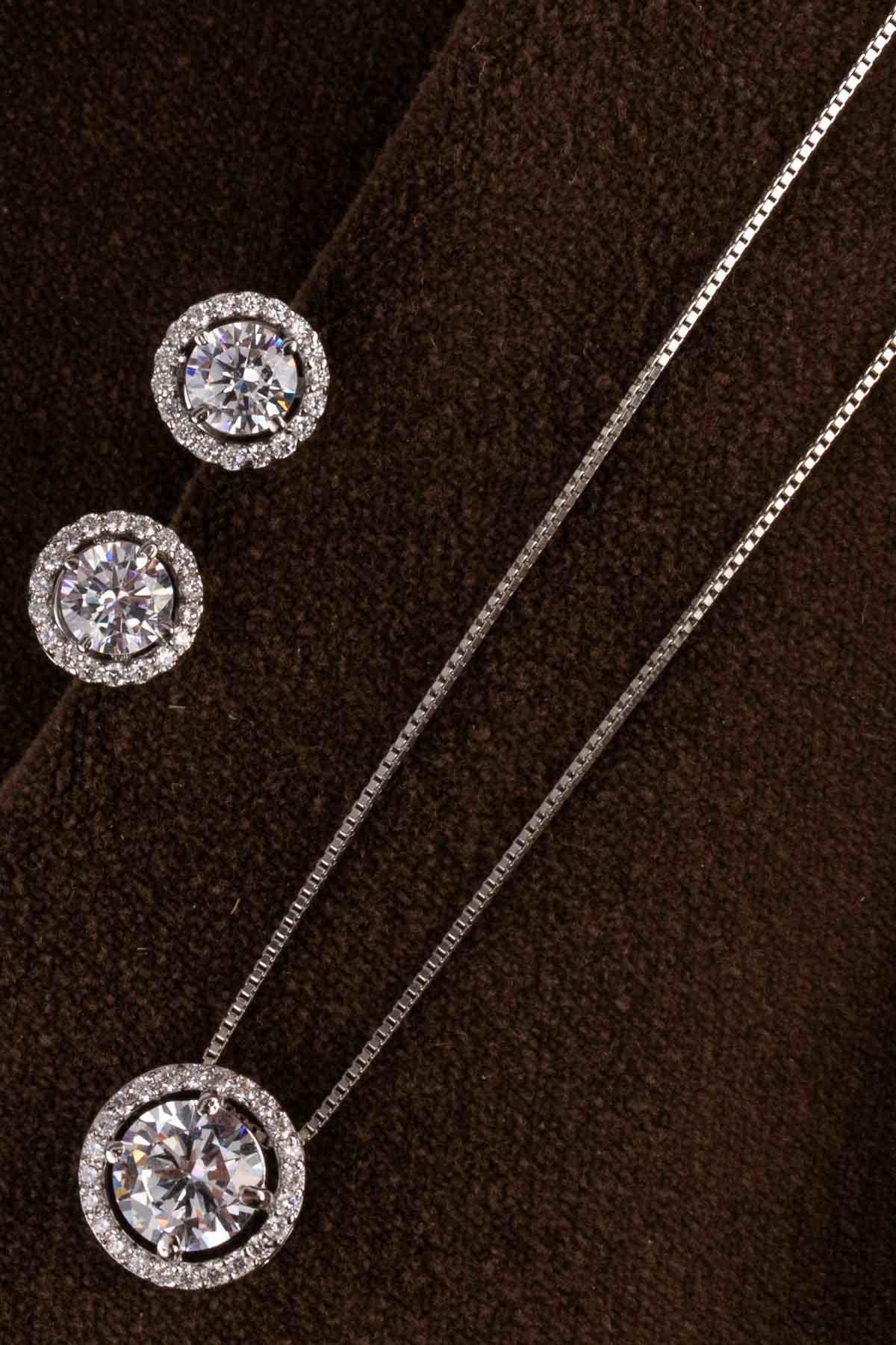 Round Halo Pendant set