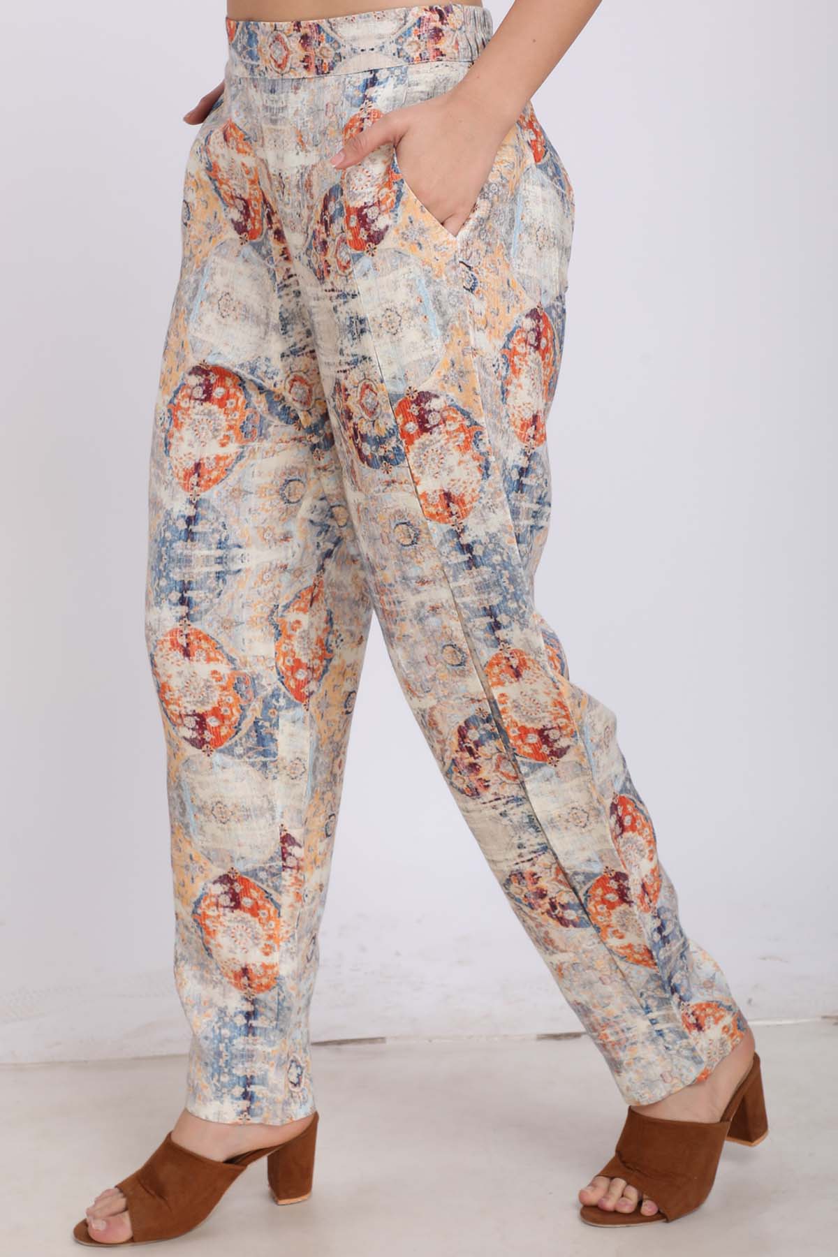 Rug Printed Pleated Pants
