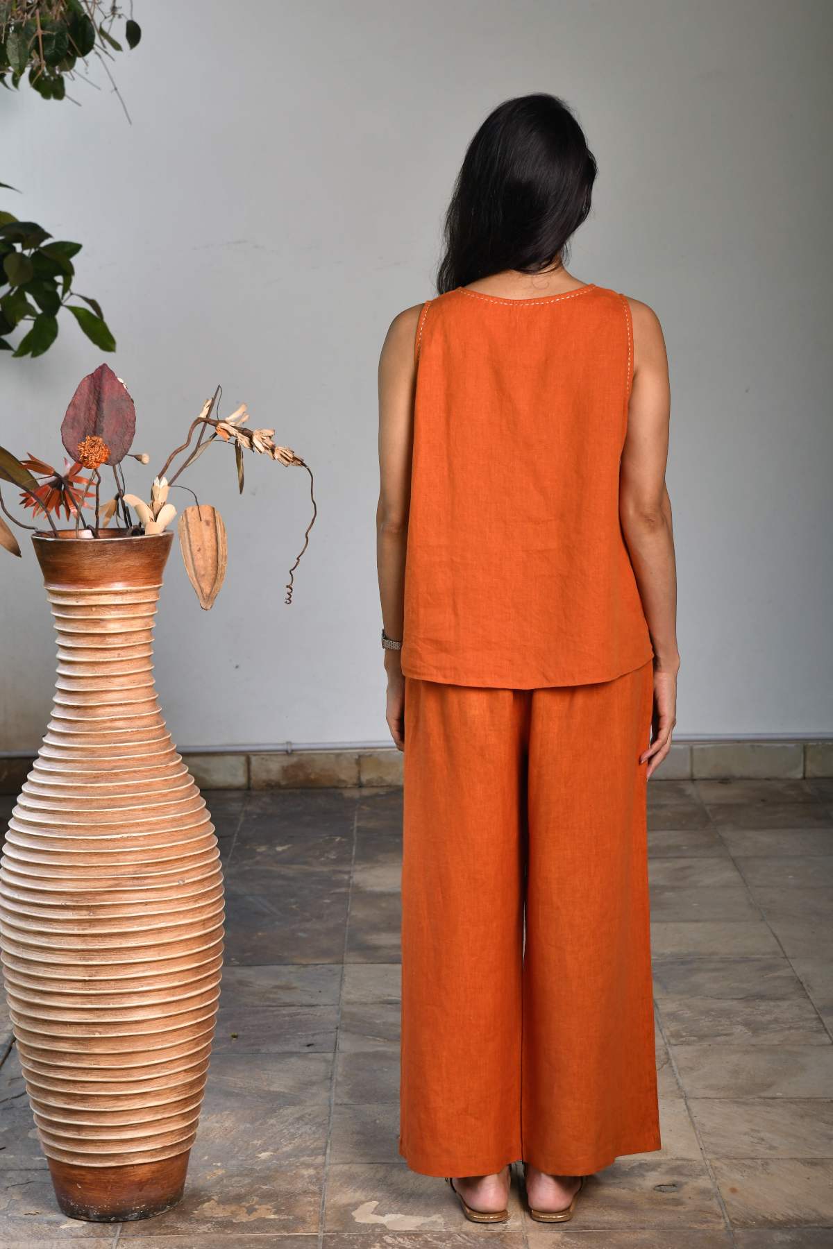 Sleeveless Embroidery Top