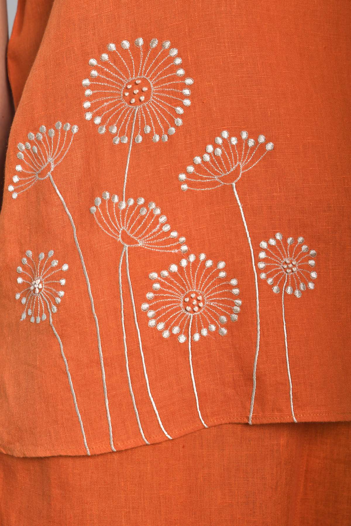 Sleeveless Embroidery Top