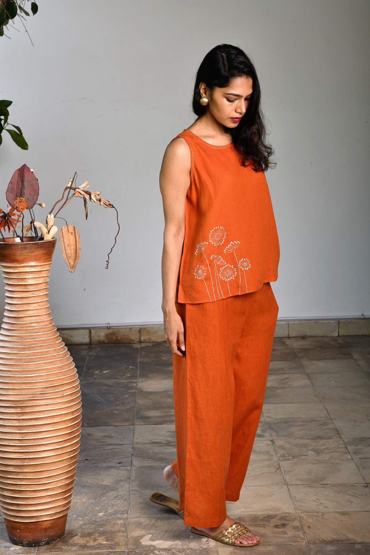 Sleeveless Embroidery Top